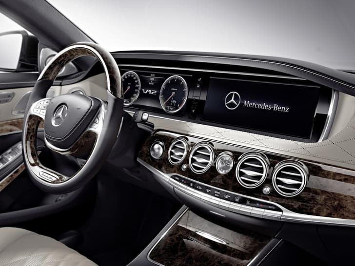 New Mercedes Benz S600 photo gallery